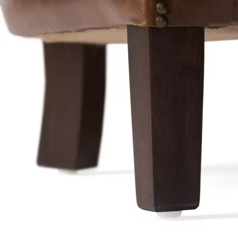 Poltrona Club Contemporanea in Vera Pelle con Bordatura Borchiata, Gambe in Legno di Gomma, Marrone Chiaro Vintage