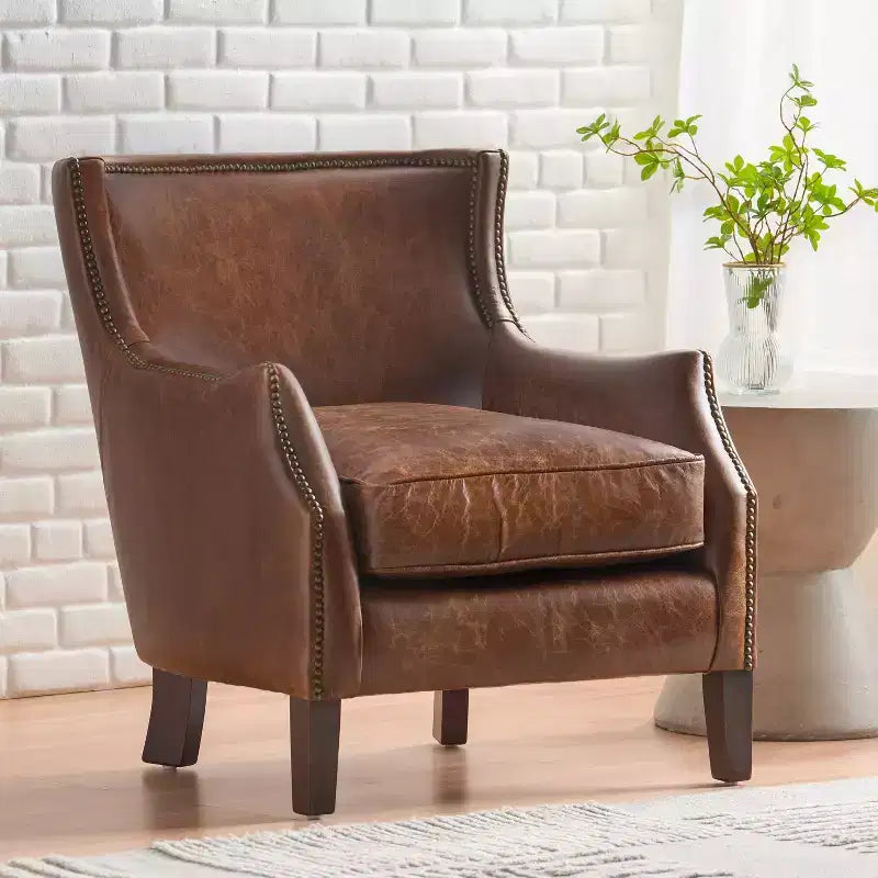 Poltrona Club Contemporanea in Vera Pelle con Bordatura Borchiata, Gambe in Legno di Gomma, Marrone Chiaro Vintage