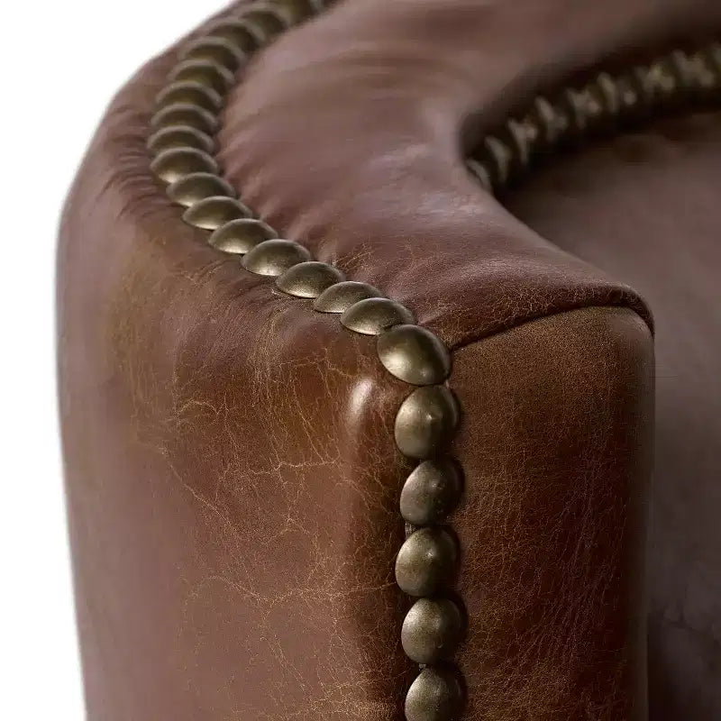 Poltrona Club Contemporanea in Vera Pelle con Bordatura Borchiata, Gambe in Legno di Gomma, Marrone Chiaro Vintage
