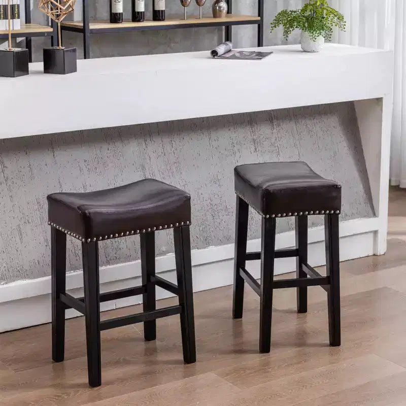 Sgabelli da bancone senza schienale in pelle PU da 26", sgabelli da bar a sella con borchie, altezza regolabile
