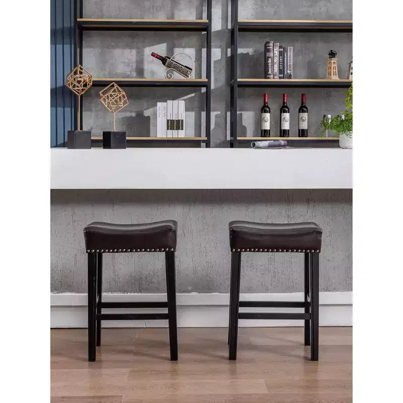 Sgabelli da bancone senza schienale in pelle PU da 26", sgabelli da bar a sella con borchie, altezza regolabile