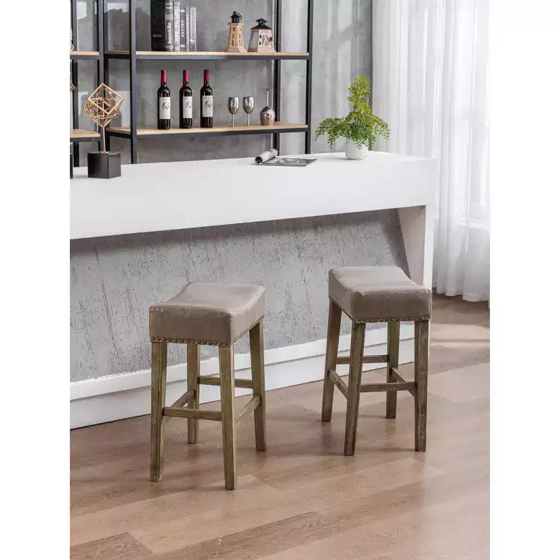 Sgabelli da bancone senza schienale in pelle PU da 26", sgabelli da bar a sella con borchie, altezza regolabile