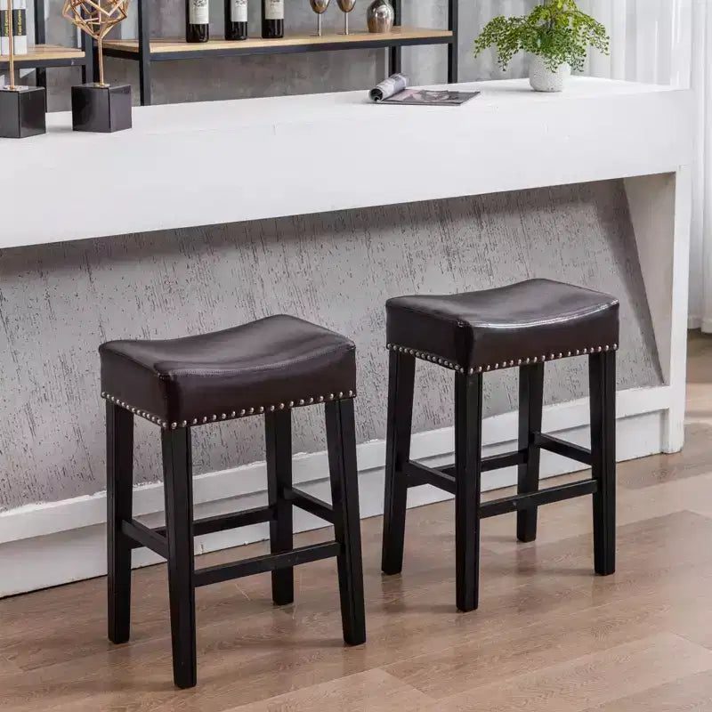 Sgabelli da bancone senza schienale in pelle PU da 26", sgabelli da bar a sella con borchie, altezza regolabile