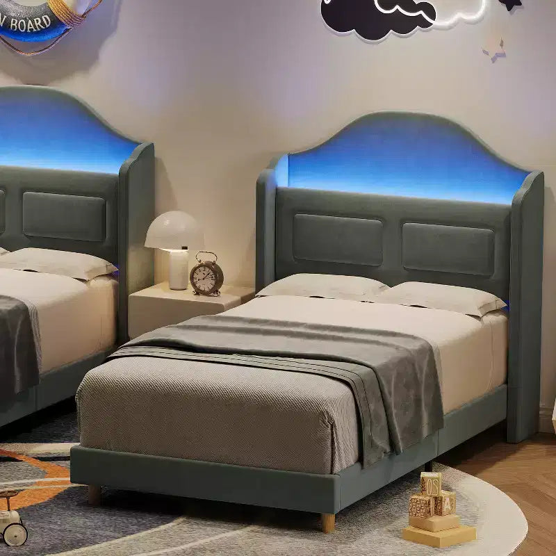 Letto a piattaforma singolo per bambini, imbottito in velluto con testiera a libreria e illuminazione a LED, non è richiesta la rete a molle