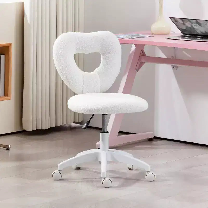 Sedia da ufficio senza braccioli con schienale a cuore in pile Teddy e rotelle girevoli