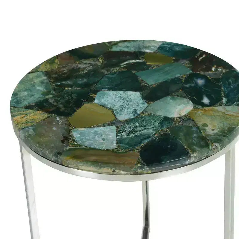 Tavolino rotondo con accenti, piano in pietra di agata verde smeraldo, base cromata