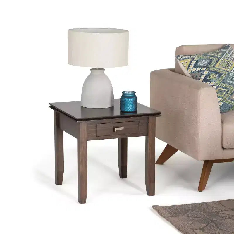 Tavolino da salotto quadrato da 21" in legno massello con cassetto, stile contemporaneo, accessori in bronzo, marrone