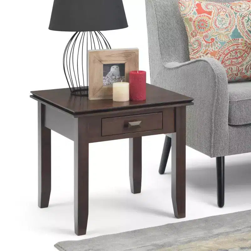 Tavolino da salotto quadrato da 21" in legno massello con cassetto, stile contemporaneo, accessori in bronzo, marrone