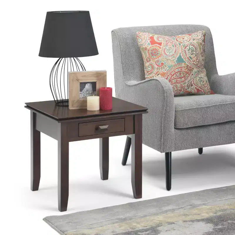 Tavolino da salotto quadrato da 21" in legno massello con cassetto, stile contemporaneo, accessori in bronzo, marrone